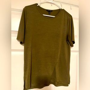 Banana republic army green tee shirt